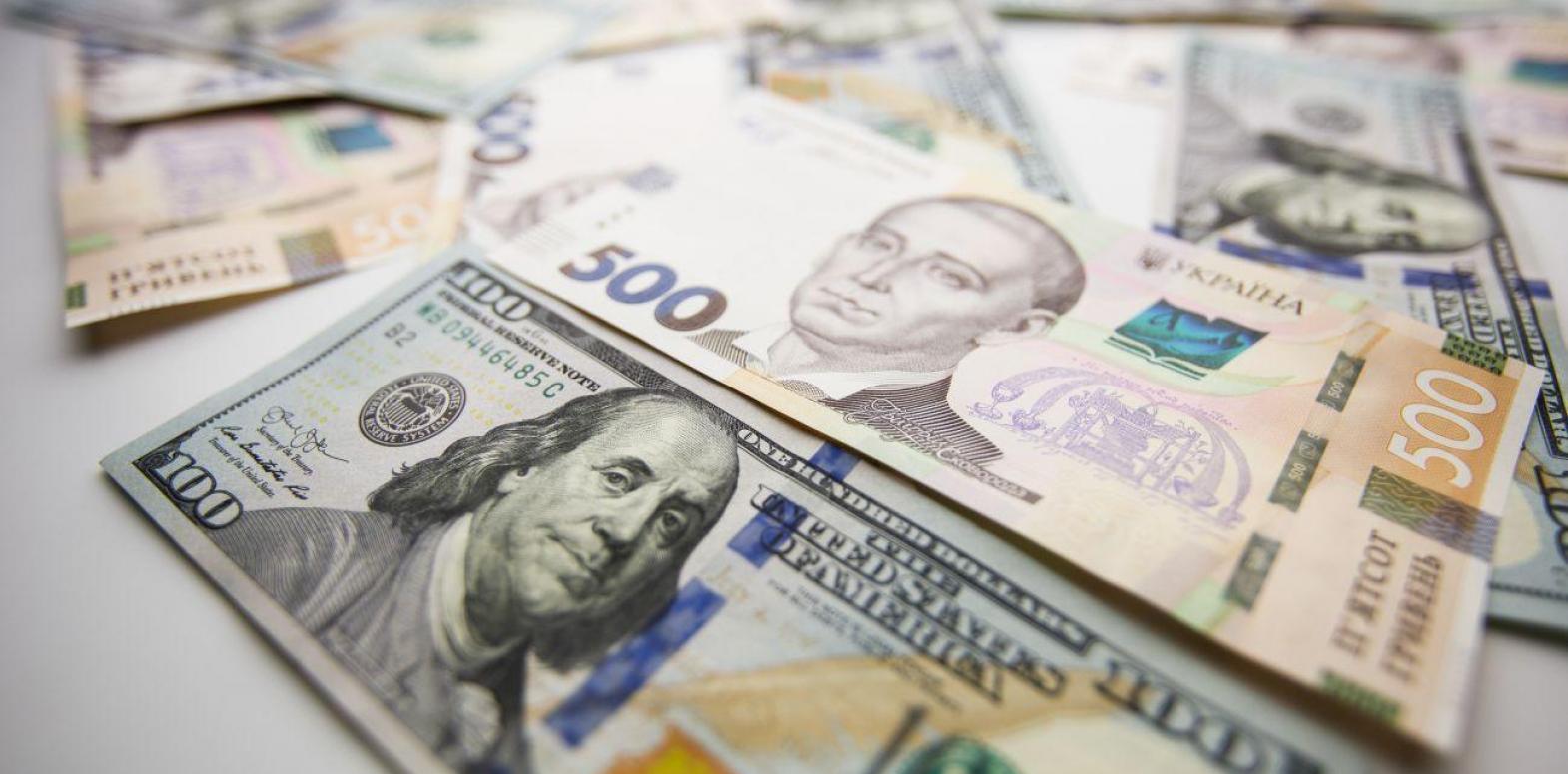 Как будет меняться курс гривны к доллару: НБУ озвучил цели