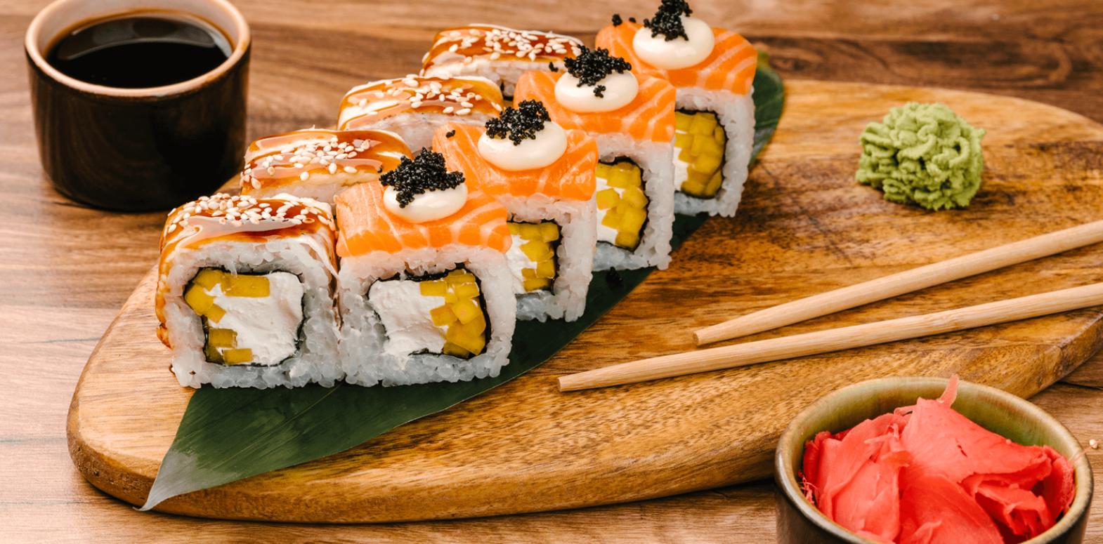 Процес приготування суші у We Sushi Київ: від відбору риби до упаковки для доставки