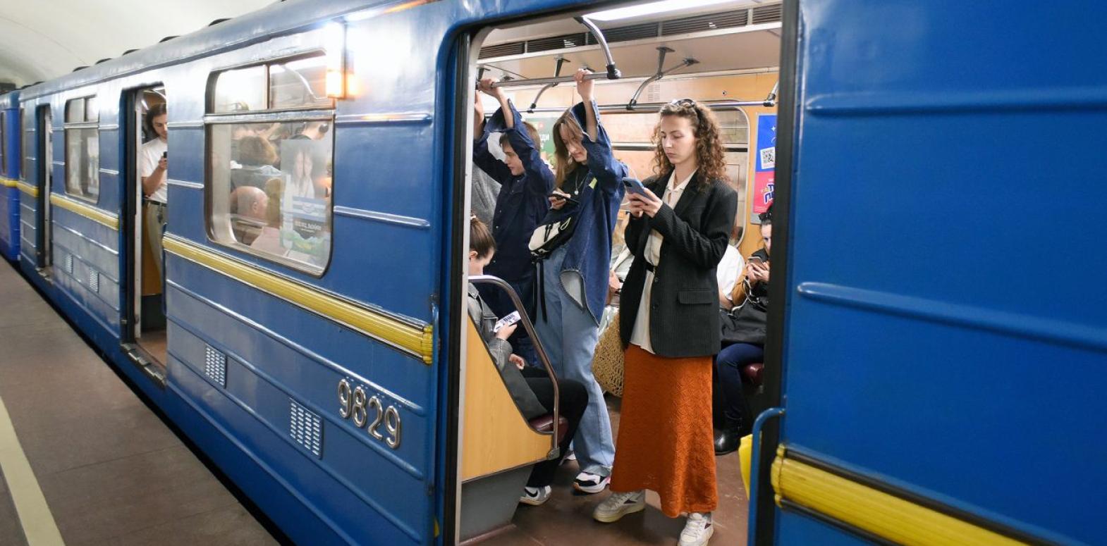 Пассажиропоток в метро Киева упал на треть из-за тревог