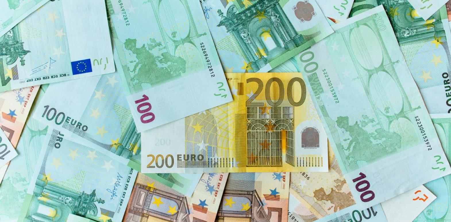 НБУ опустил официальный курс евро до 33 гривен