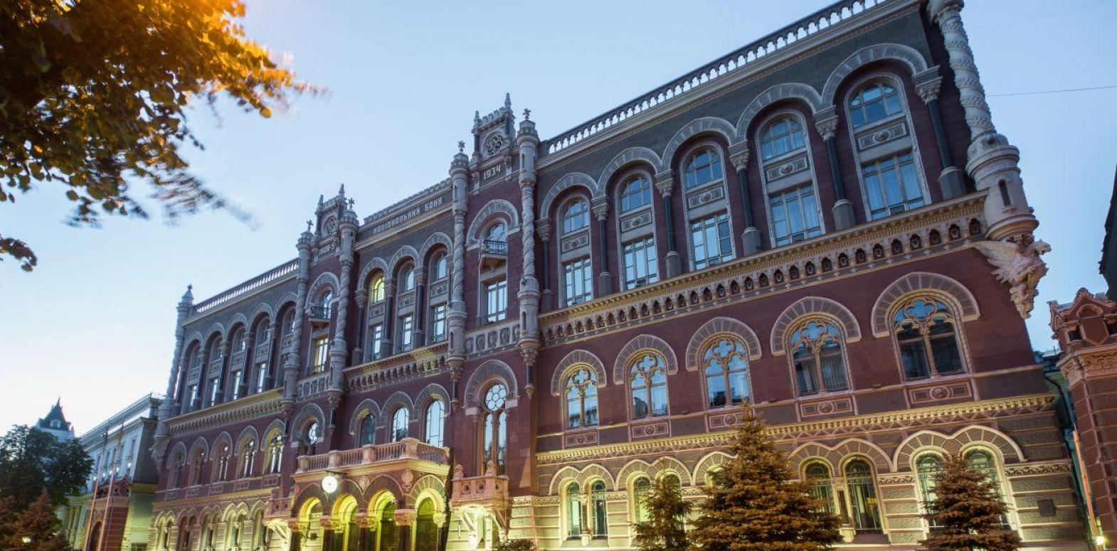 НБУ с начала января продал более 1 млрд долларов для стабилизации курса гривны