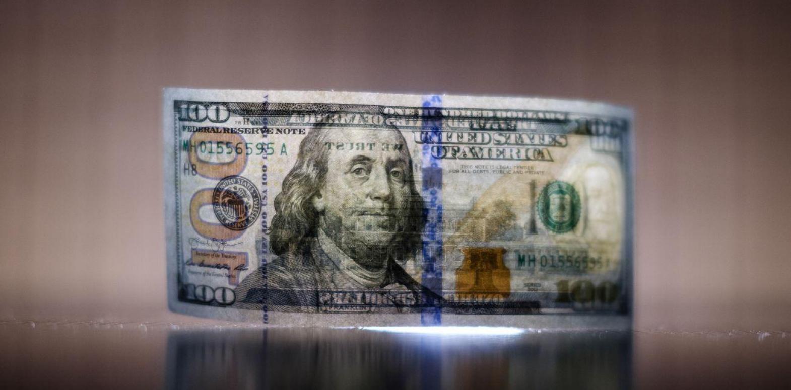 НБУ резко повысил официальный курс доллара