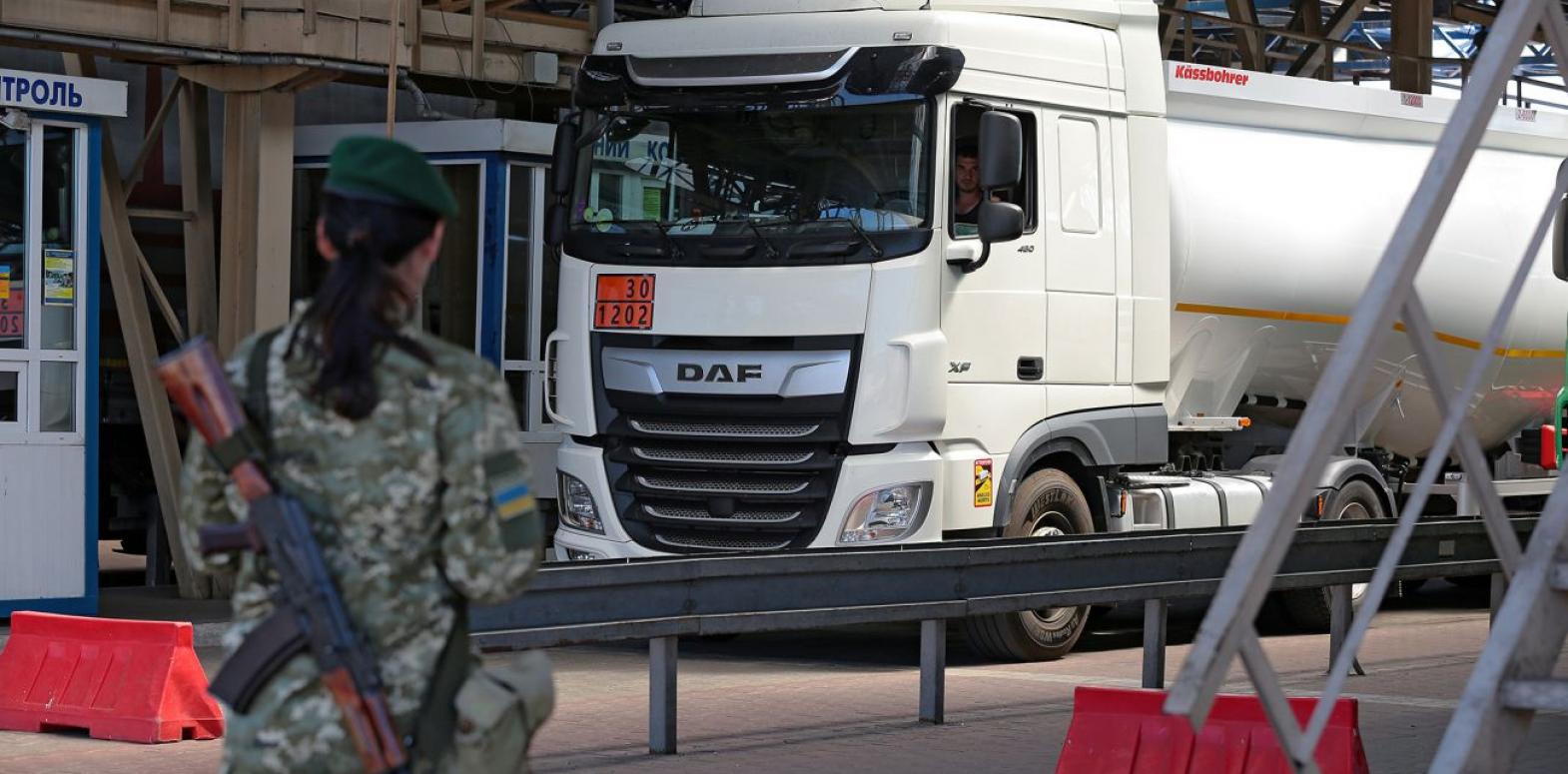 Поляки бастуют на одном из КПП на границе с Украиной: что известно о движении транспорта