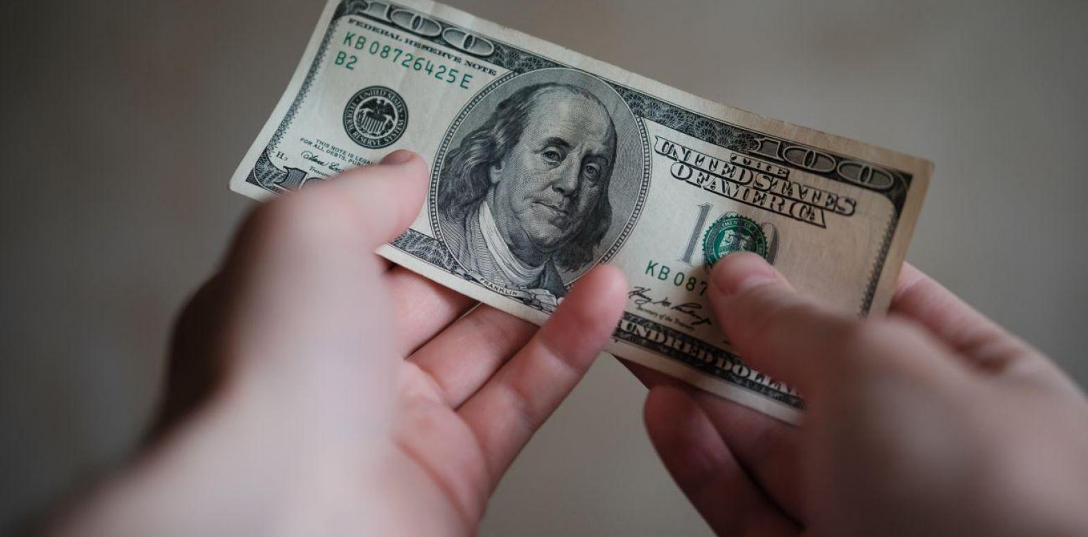 НБУ увеличил продажу валюты из резервов на 40%, курс доллара превысил 40 гривен